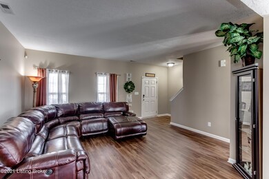 10709 Evanwood Dr, Louisville, KY 40228 - photo 5