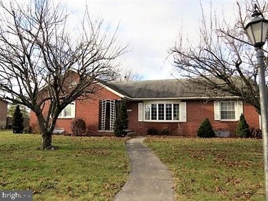 325 Glenwyn Dr, Littlestown, PA 17340 - photo 2