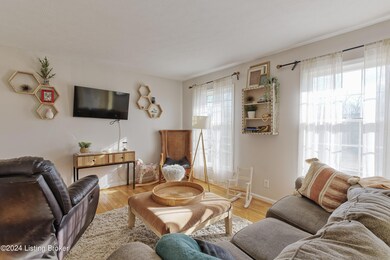 5416 Oakcreek Ln, Louisville, KY 40291 - photo 4