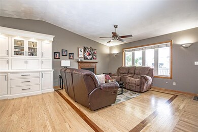 523 Crestview Ct, Center Point, IA 52213 - photo 7