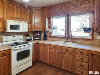 211 E Turner Ave, Toulon, IL 61483 - photo 7