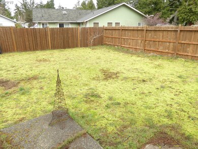 1941 Willow St, Florence, OR 97439 - photo 4