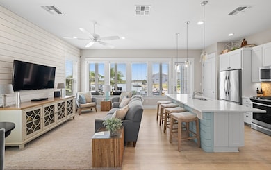 Living & Kitchen