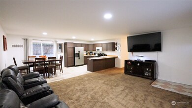 550 Newport Plaza, East Wenatchee, WA 98802 - photo 2