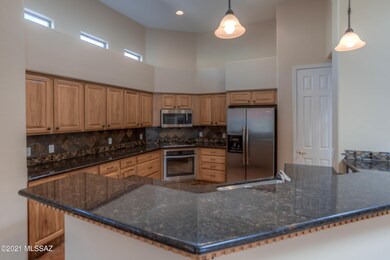 23 Kitchen photo c
