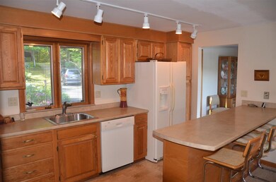 58 Old Clubhouse Ln, Bristol, NH 03222 - photo 6
