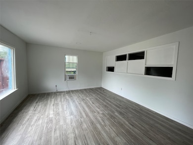 4602 Leffingwell St, Houston, TX 77026 - photo 2