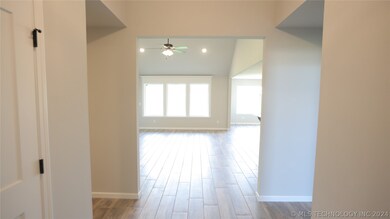 807 E Gary Place, Broken Arrow, OK 74014 - photo 5