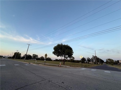 1027 E Grant St, Ottawa, KS 66067 - photo 5