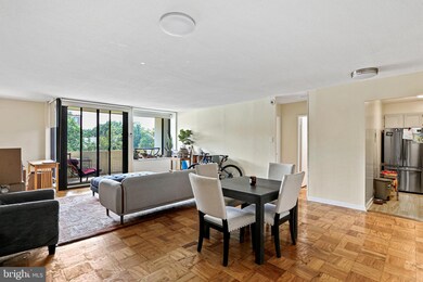 Tiber Island unit W-300, Washington, DC 20024 - photo 3