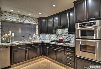 DESIGNER GOURMET KITCHEN