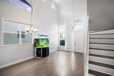 1053 Grove Park Cir-large-009-24-Living
