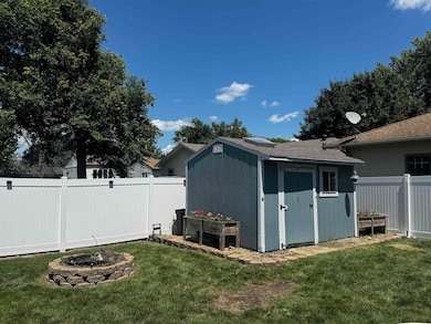 812 W 4th St, Sumner, IA 50674 - photo 3