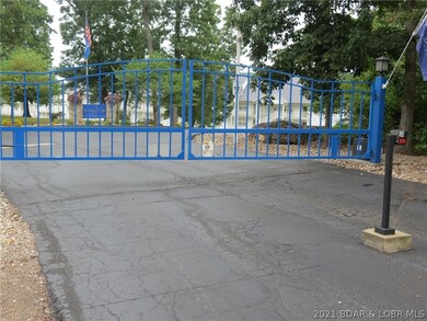 GATED ENTRANCE FOR STONE LEDGE