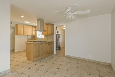 005-photo-dining-room-10110744