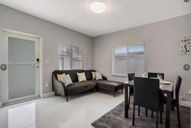 1526 NE 110th St unit B, Miami, FL 33161 - photo 2