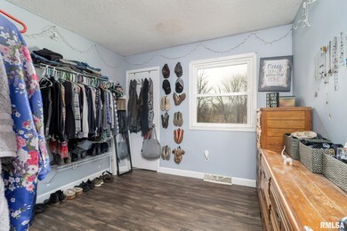 1845 W 58th St, Davenport, IA 52806 - photo 7