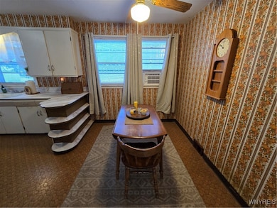 430 E Oak Orchard St, Medina, NY 14103 - photo 6