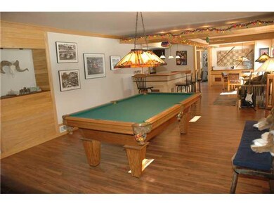 Basement Pool Table / Recreation area