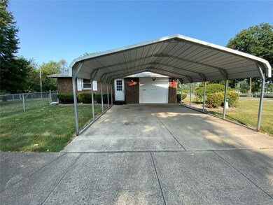 2405 W 22nd St, Anderson, IN 46016 - photo 2