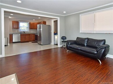 609 Holland Dr, Statesville, NC 28677 - photo 4