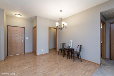 02_2435-Aspen-Road_Unit-103_2002_Web (1)