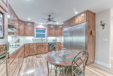 Kitchen/Dining Area