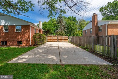 605 Marshall Manor Dr, Silver Spring, MD 20905 - photo 2