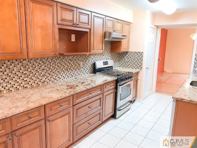 31 Snowflake Ln, Edison, NJ 08820 - photo 5