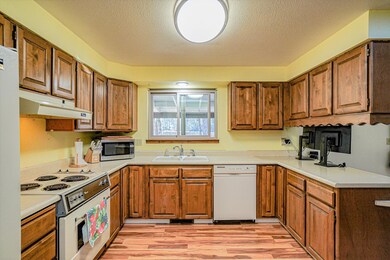 131 Belindy Cir, Grants Pass, OR 97527 - photo 7