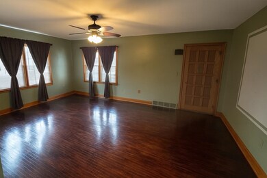 140 N 1st Ave E, Hartley, IA 51346 - photo 4