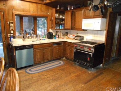 Kitchen..seller reserves range and dishwasher