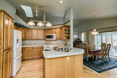 983 Old Stage Rd, Central Point, OR 97502 - photo 4