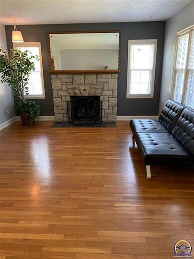 1201 SW Warren Ave, Topeka, KS 66604 - photo 2
