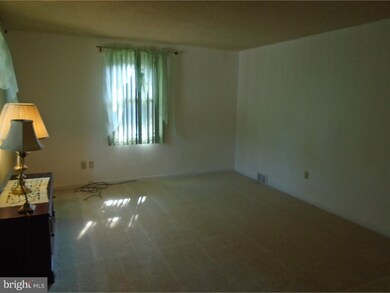 16 Golf Rd, Darby, PA 19023 - photo 4