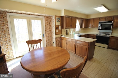 7705 Jewelweed Ct, Springfield, VA 22152 - photo 3