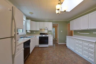 404 W Dowell Rd, McHenry, IL 60051 - photo 4