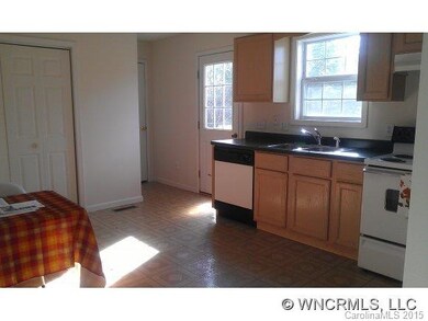 Bright and Sunny Kitchen