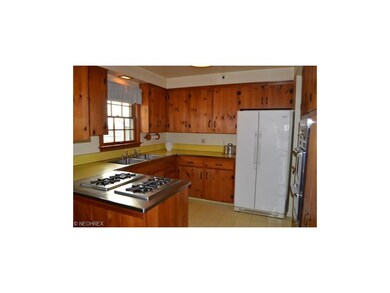 Eat in kitchen with gas cook top, wall oven and si