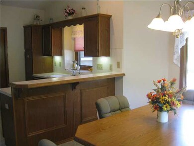 Wrap Kitchen with Breakfast Bar
