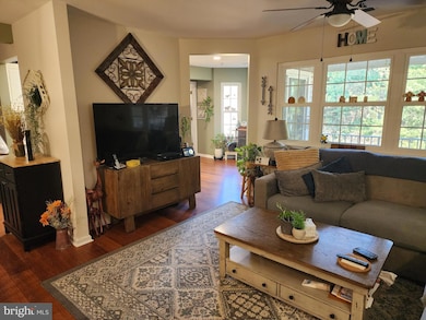 132 Mowat Cir, Trenton, NJ 08690 - photo 3