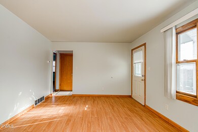 932SummitBlvd12522_00019