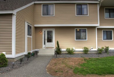 92 Bayberry Ln unit 92, Londonderry, NH 03053 - photo 2