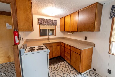 1831 SE 8th St, Lincoln City, OR 97367 - photo 7