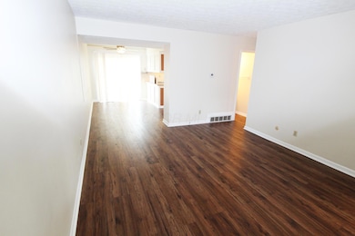 4829 Living2