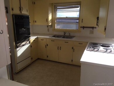 906 Thomas St, Statesville, NC 28677 - photo 6