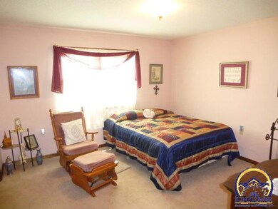 25913 Echo Cliff Rd, Maple Hill, KS 66507 - photo 7