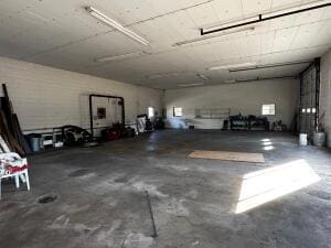 valentine garage12