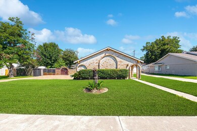 8211 Coastway Ln, Houston, TX 77075 - photo 3