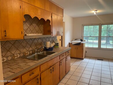 304 Old Benton Rd, Juliette, GA 31046 - photo 4